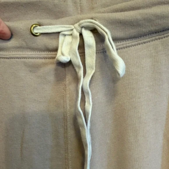 🏃‍♀️🏃‍♀️🏃‍♀️3 for 12$🏃‍♀️🏃‍♀️🏃‍♀️Old Navy Tan Joggers-XL - Picture 5 of 9